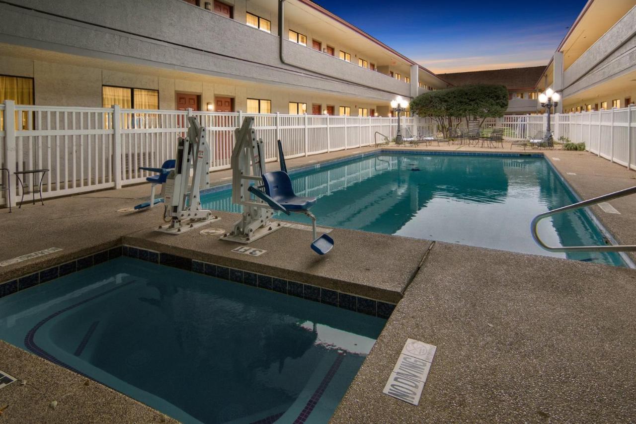 Irving Inn & Suites At Dfw Airport Dış mekan fotoğraf